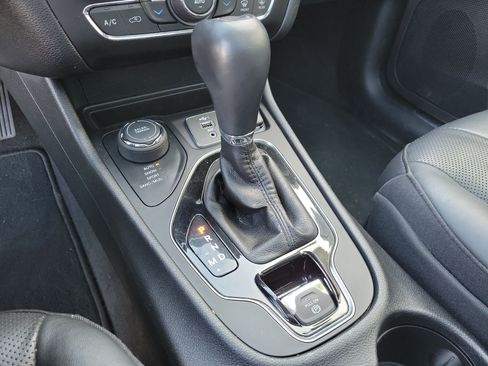 Used 2020 Jeep Cherokee Limited AWD/4WD image 19