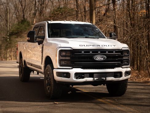 Certified 2025 Ford F250 Platinum w/ Tremor Off-Road Package image 5