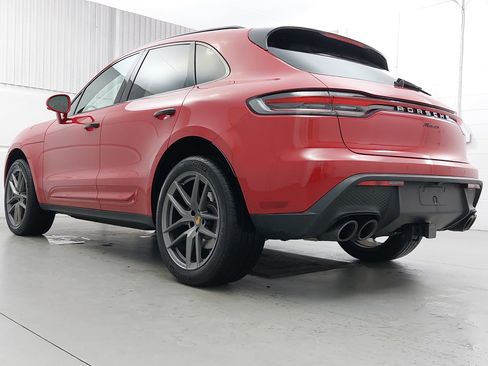 Used 2025 Porsche Macan image 3