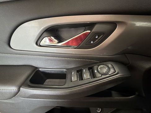 Used 2023 Chevrolet Traverse LT image 13