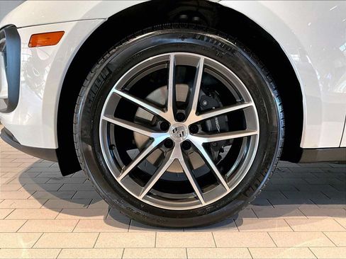 Used 2026 Porsche Macan AWD/4WD image 14