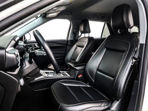 Used 2023 Ford Explorer XLT w/ Equipment Group 202A image 17