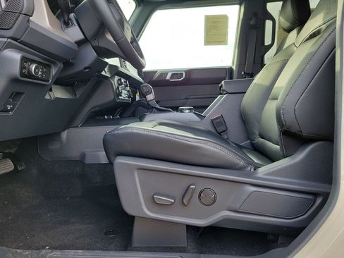 New 2025 Ford Bronco Outer Banks w/ Sasquatch Package image 17