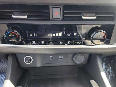 Used 2023 Nissan Rogue SV AWD/4WD image 13