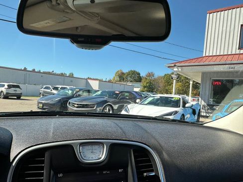 Used 2017 Chrysler 300 Limited w/ Value Package image 26