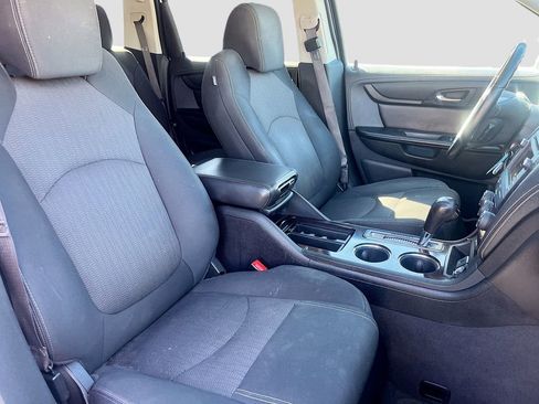 Used 2017 Chevrolet Traverse LT image 27