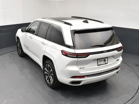 Used 2023 Jeep Grand Cherokee Overland w/ Luxury Tech Group IV AWD/4WD image 16