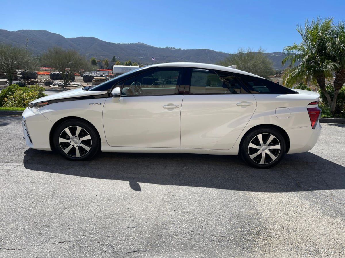 Used 2016 Toyota Mirai FWD image 9