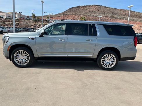 Used 2025 GMC Yukon XL Denali image 2
