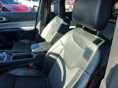 Used 2024 Jeep Compass Latitude image 17