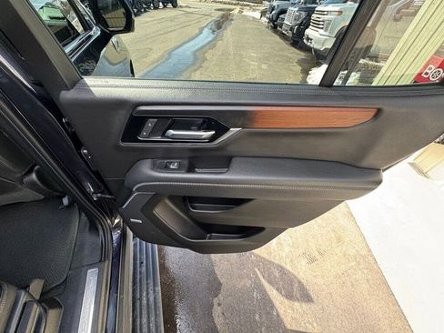 Used 2025 GMC Yukon Denali w/ Sun & Power Step Package AWD/4WD image 42