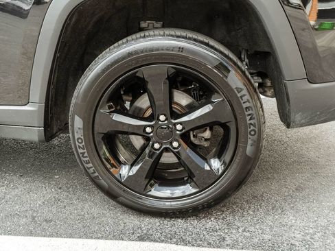Used 2023 Jeep Grand Cherokee Altitude AWD/4WD image 24