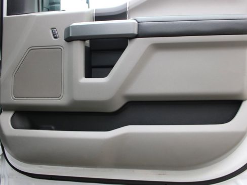 Used 2018 Ford F150 XLT image 3