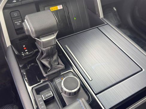 Used 2024 Toyota Sequoia Platinum AWD/4WD image 39