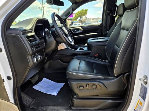 Used 2023 GMC Yukon XL SLT image 11