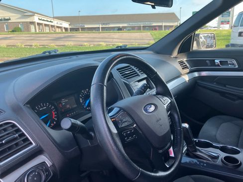 Used 2017 Ford Explorer XLT FWD image 9