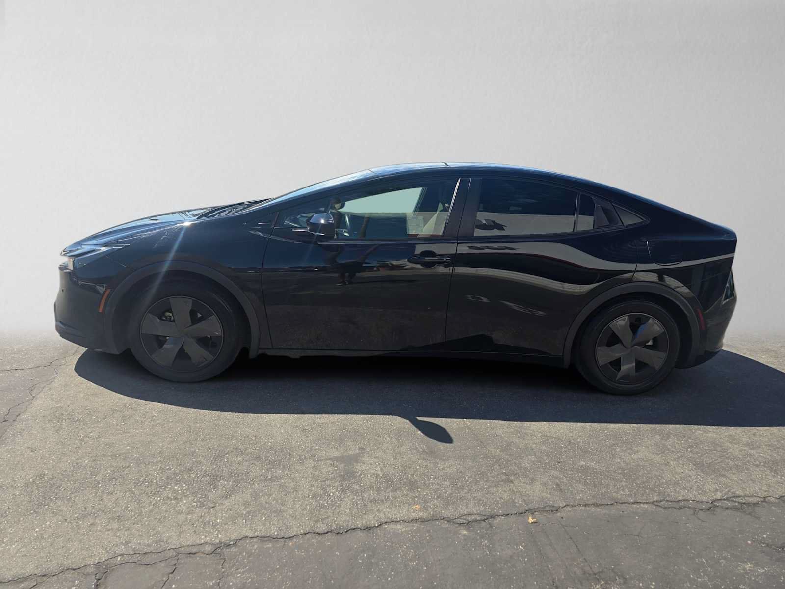 Used 2023 Toyota Prius LE FWD image 6