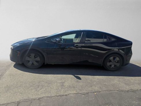 Used 2023 Toyota Prius LE FWD image 6