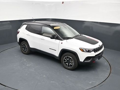 Used 2025 Jeep Compass Trailhawk w/ Trailer Tow Group image 39