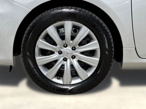 Used 2013 Toyota Corolla LE FWD image 12