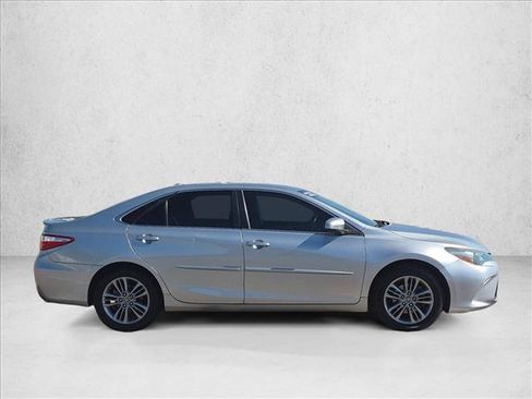 Used 2015 Toyota Camry SE FWD image 4