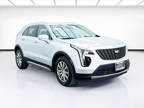 Used 2022 Cadillac XT4 Premium Luxury w/ Safety Alert Package image 3