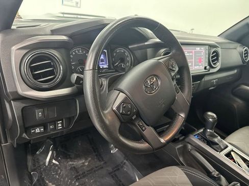 Used 2020 Toyota Tacoma TRD Sport AWD/4WD image 12