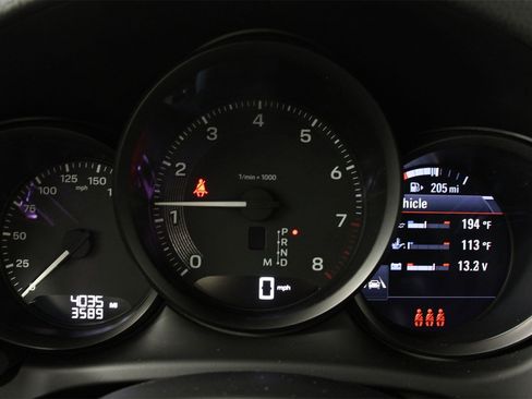 Used 2025 Porsche Macan image 16