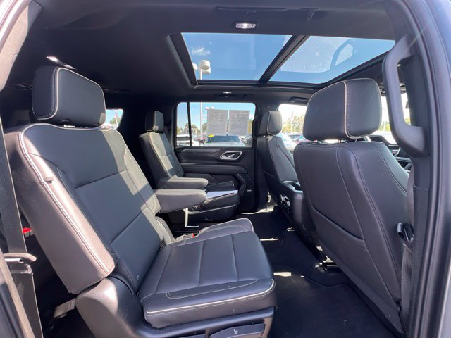 Used 2023 GMC Yukon XL SLT w/ SLT Premium Package AWD/4WD image 16