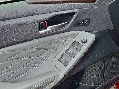 Used 2020 Toyota Avalon Limited FWD image 30