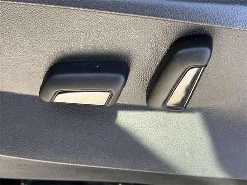 Used 2022 Volkswagen Tiguan SE image 26