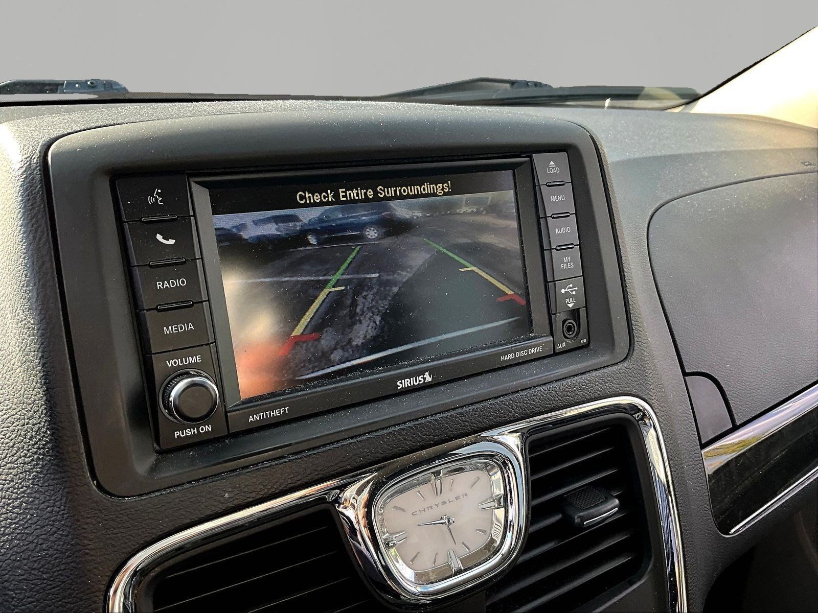 Used 2015 Chrysler Town & Country Touring-L w/ Driver Convenience Group FWD image 14