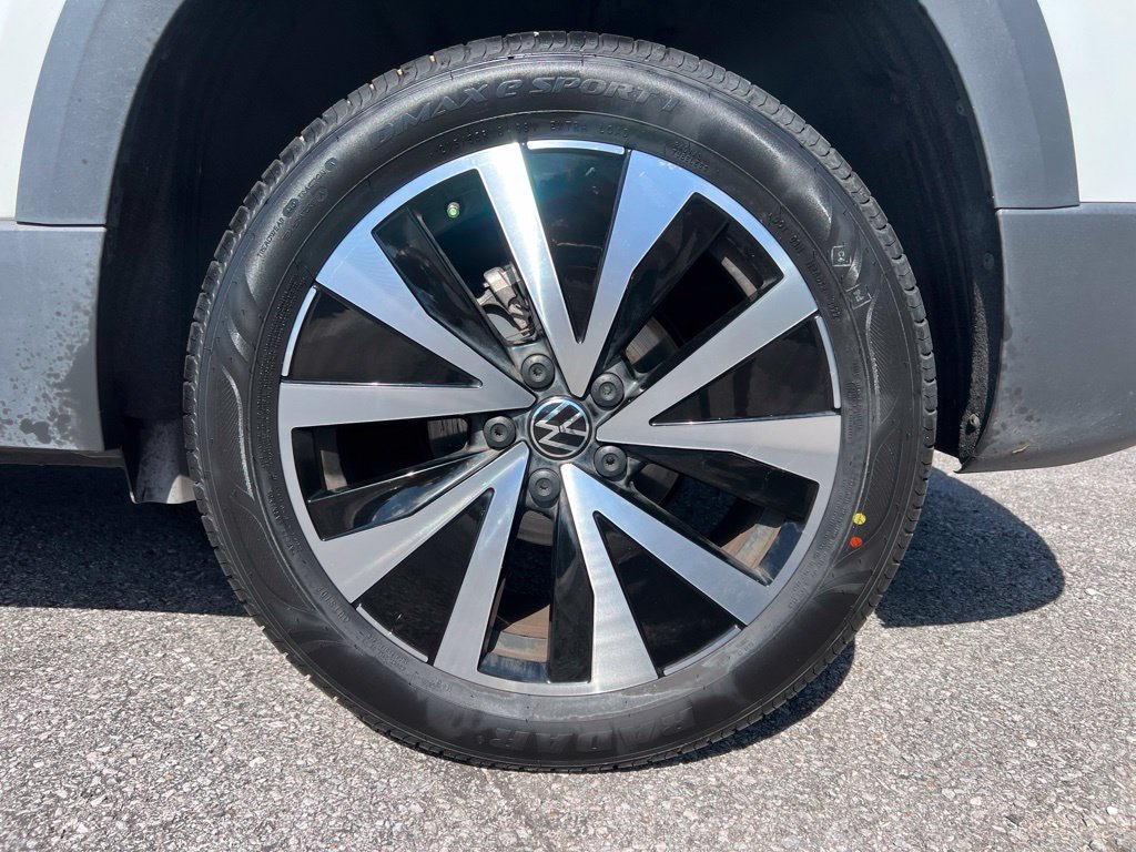Certified 2023 Volkswagen Taos SE w/ Panoramic Sunroof Package FWD image 9