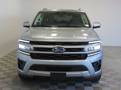 Used 2023 Ford Expedition XLT RWD image 2