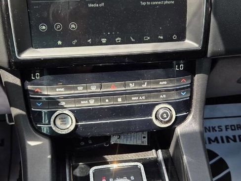 Used 2019 Jaguar F-PACE Premium image 21