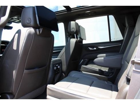 Used 2024 GMC Yukon Denali w/ Advanced Technology Package AWD/4WD image 14