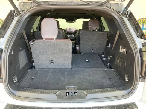 Used 2025 Ford Explorer Platinum w/ LUX Leather Package AWD/4WD image 23