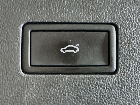Used 2025 Volkswagen Atlas SE FWD image 30