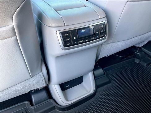 Used 2019 Toyota Highlander Limited Platinum AWD/4WD image 28
