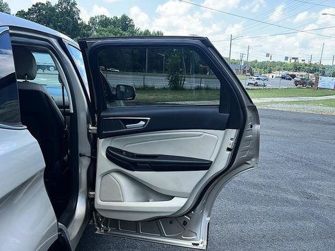 Used 2018 Ford Edge Titanium w/ Equipment Group 301A FWD image 32