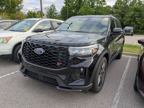 Used 2025 Ford Explorer ST w/ Sun And Sound Package AWD/4WD image 3
