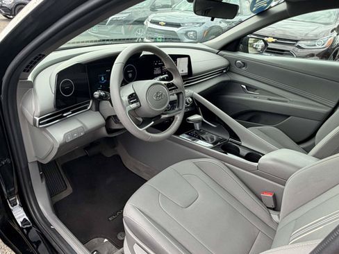 Used 2023 Hyundai Elantra SEL w/ Convenience Package FWD image 10