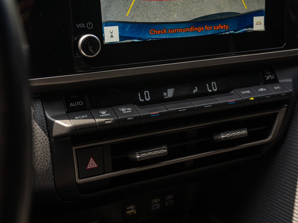 Used 2025 Toyota Camry SE FWD image 26