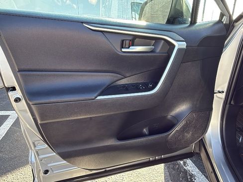 Used 2021 Toyota RAV4 XLE AWD/4WD image 9