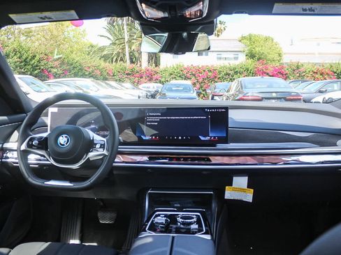 New 2026 BMW i7 eDrive50 w/ Premium Package image 12
