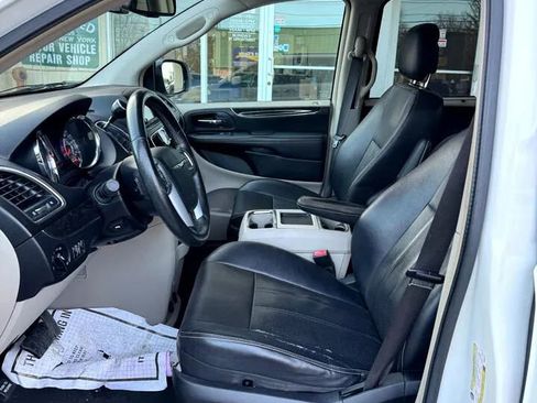 Used 2012 Chrysler Town & Country Touring-L w/ Entertainment Group #2 image 11