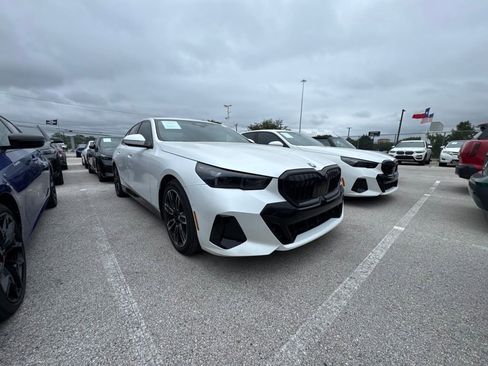 Certified 2025 BMW 530i w/ M Sport Package RWD image 2
