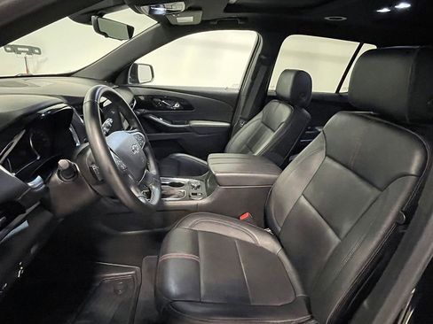 Used 2023 Chevrolet Traverse RS image 3