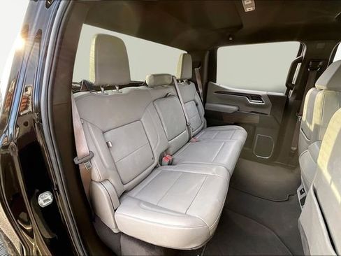 Used 2025 GMC Sierra 1500 SLT image 17