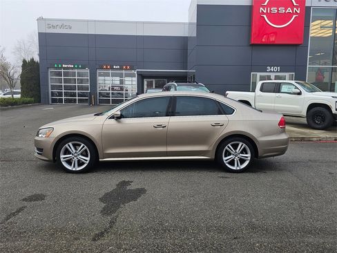 Used 2015 Volkswagen Passat TDI SE image 8